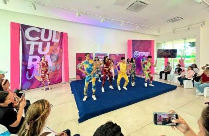 TRAJES6