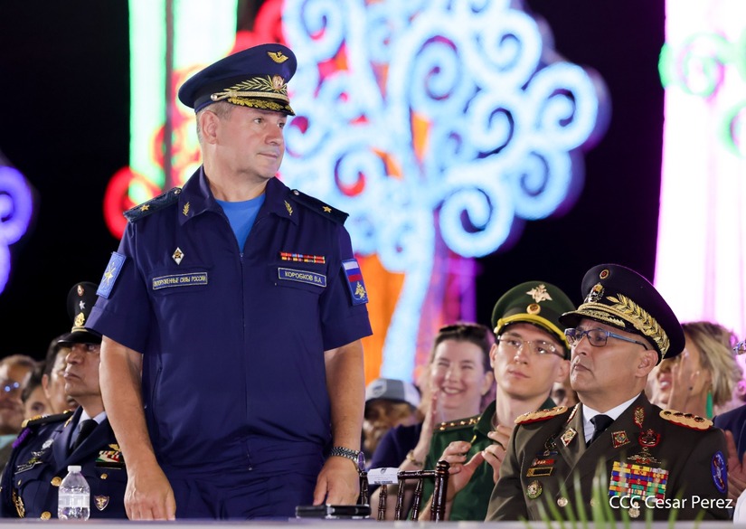 Juramentan-al-Jefe-del-Ejercito-20