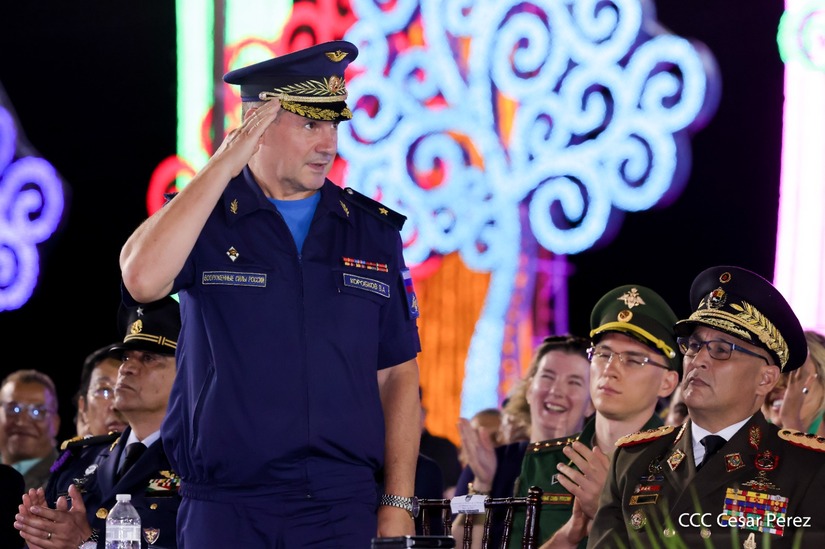 Juramentan-al-Jefe-del-Ejercito-21