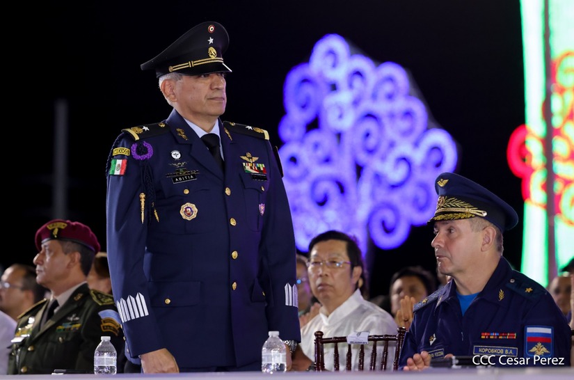Juramentan-al-Jefe-del-Ejercito-22