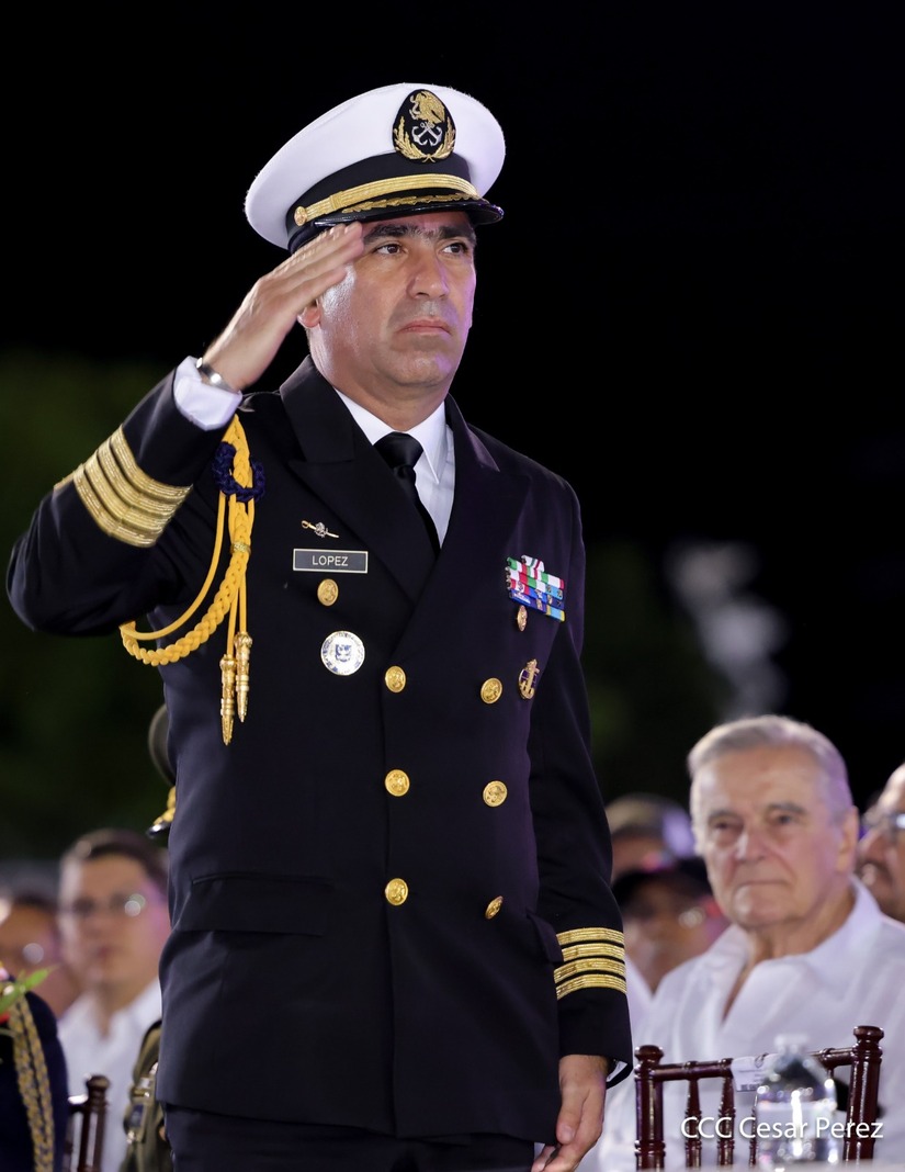 Juramentan-al-Jefe-del-Ejercito-24