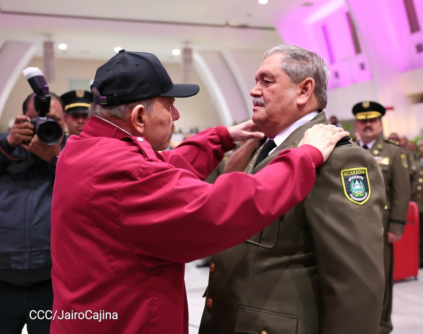 Acto-de-ascenso-militar-19