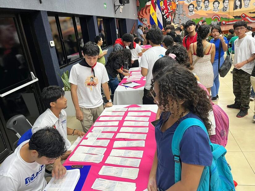 becas-35