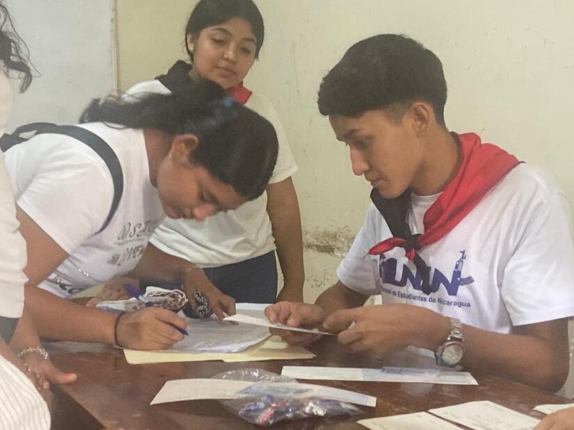 becas-42