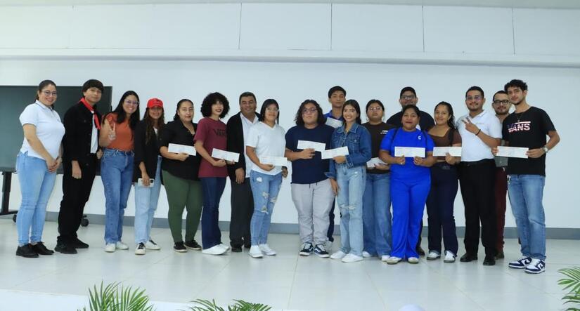 BECAS33