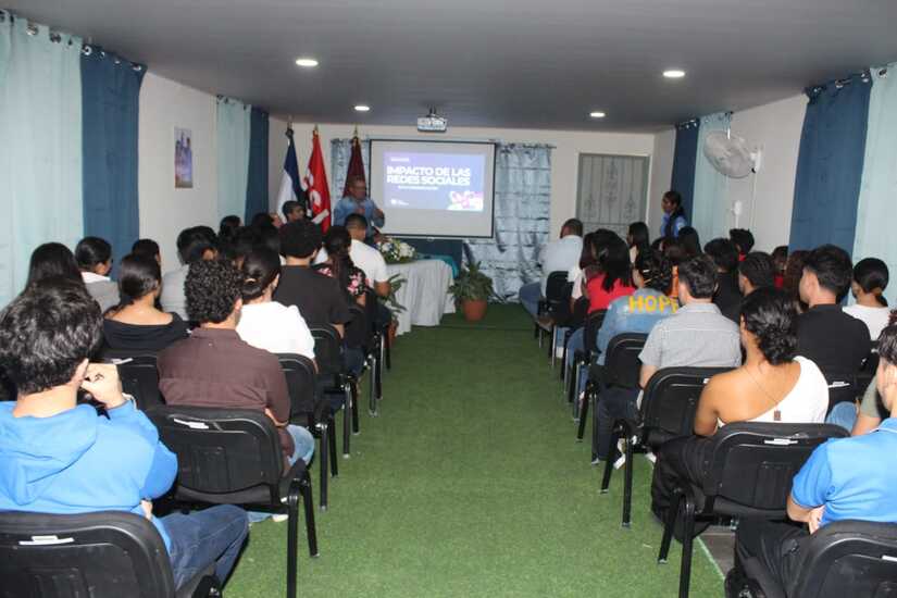 ESTUDIANTES-(1)