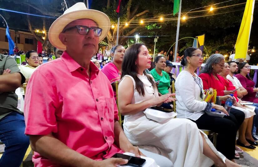 HUIPIL-(4)