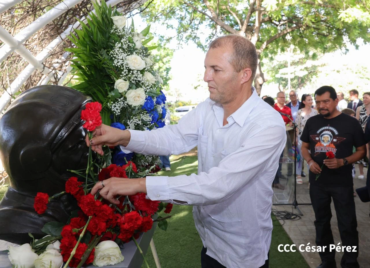 GAGARIN-(13)