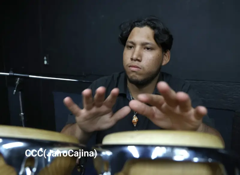 JUVENTUD--(42)