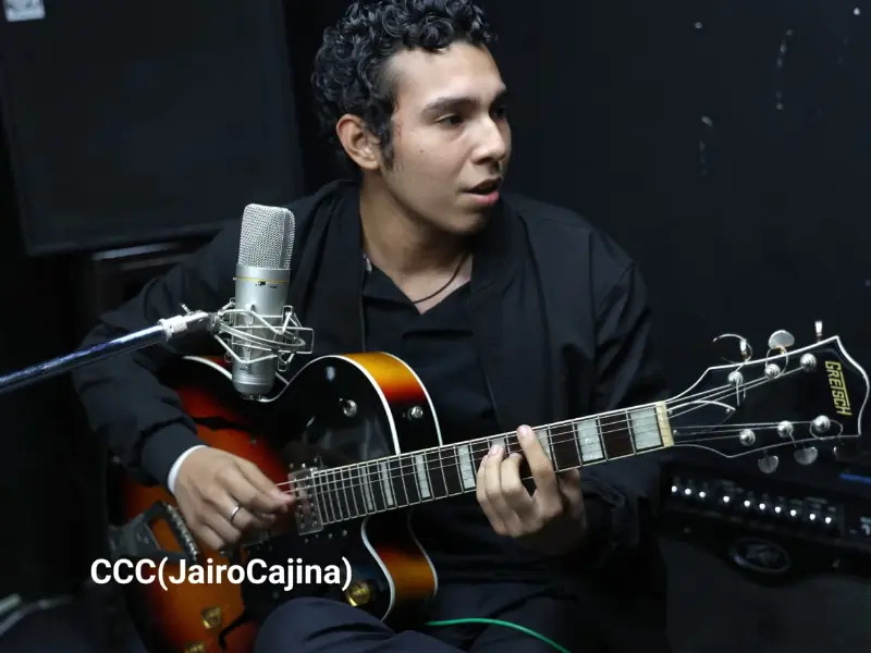 JUVENTUD--(44)