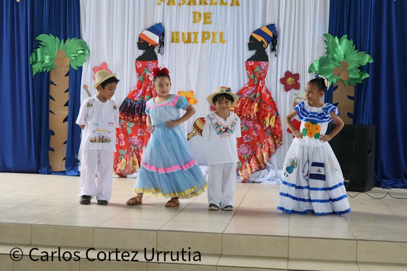HUIPIL12_12_11zon