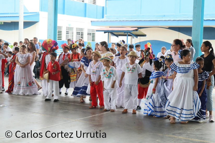 HUIPIL13_13_11zon