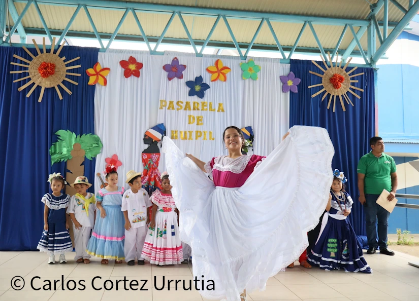 HUIPIL15_15_11zon