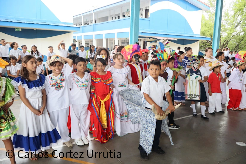 HUIPIL20_20_11zon