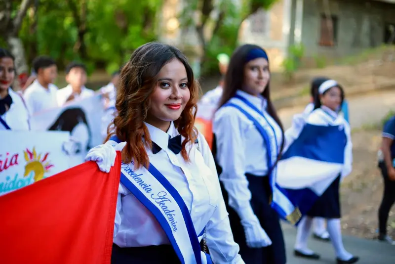 DESFILE--(1)
