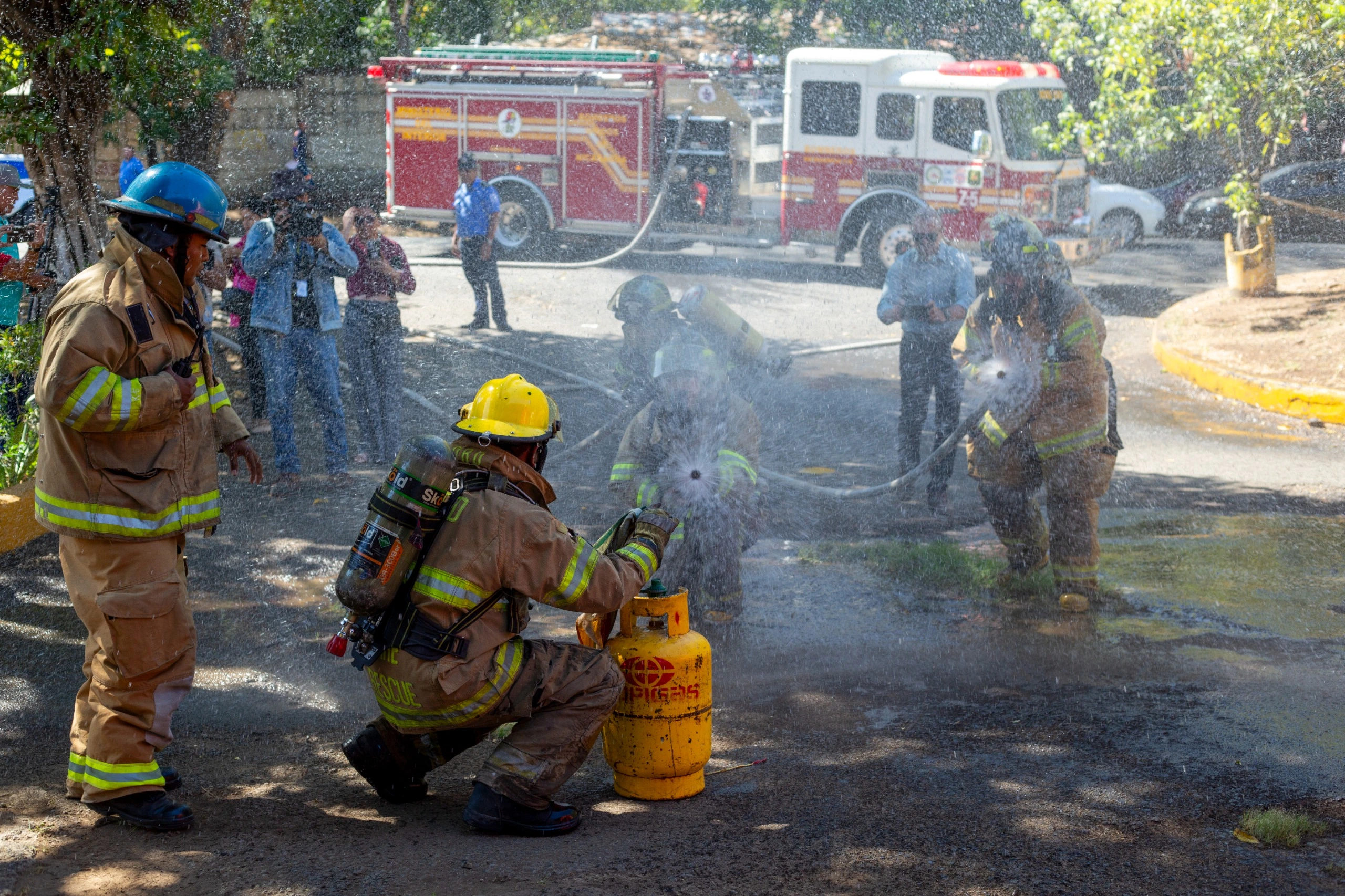 BOMBEROS8