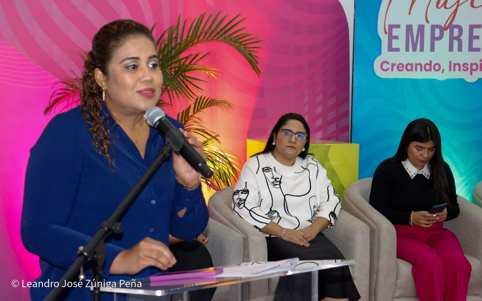 MUJERES13