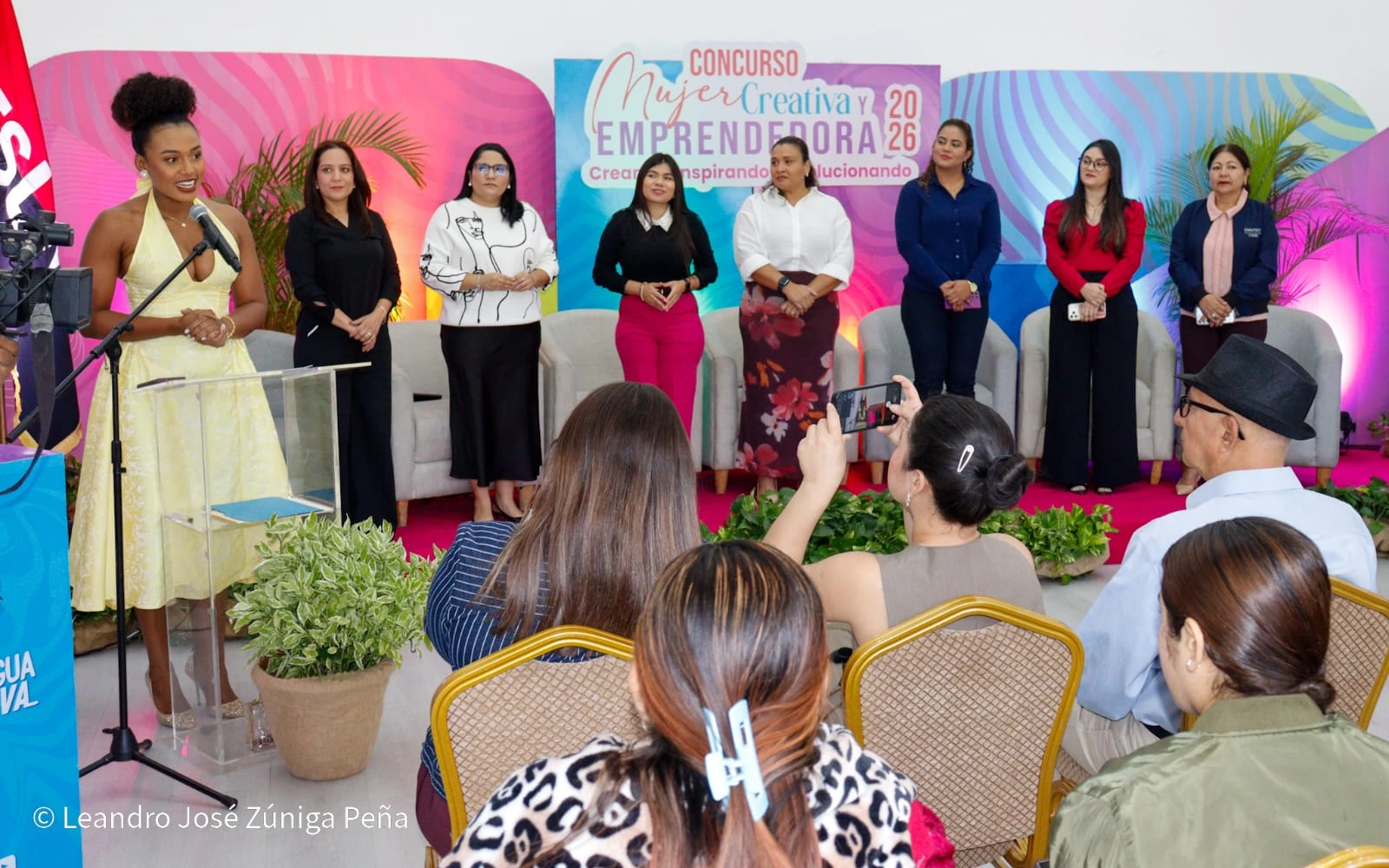 MUJERES25