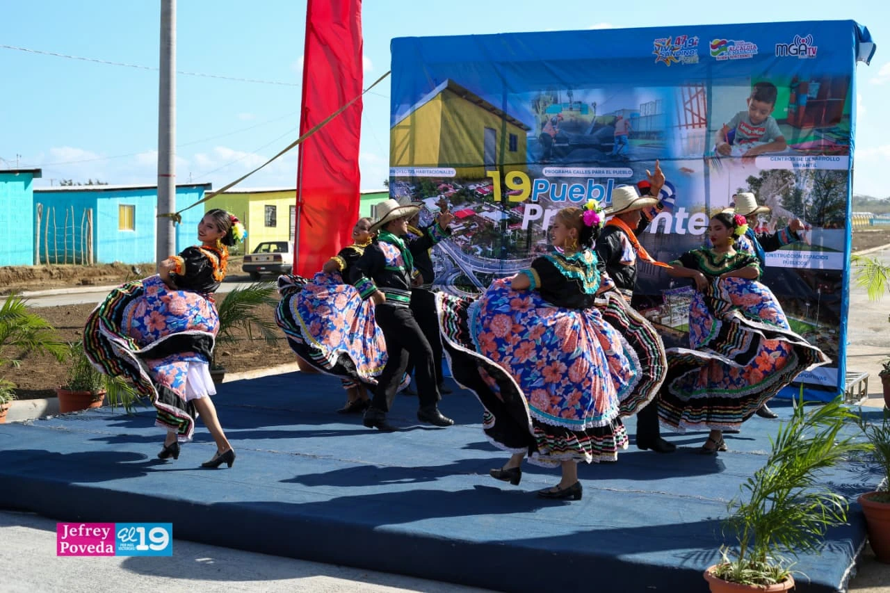 CAMINOS DEL RIO24