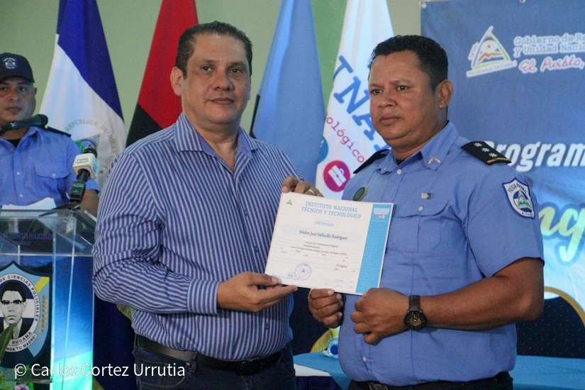 POLICIA15