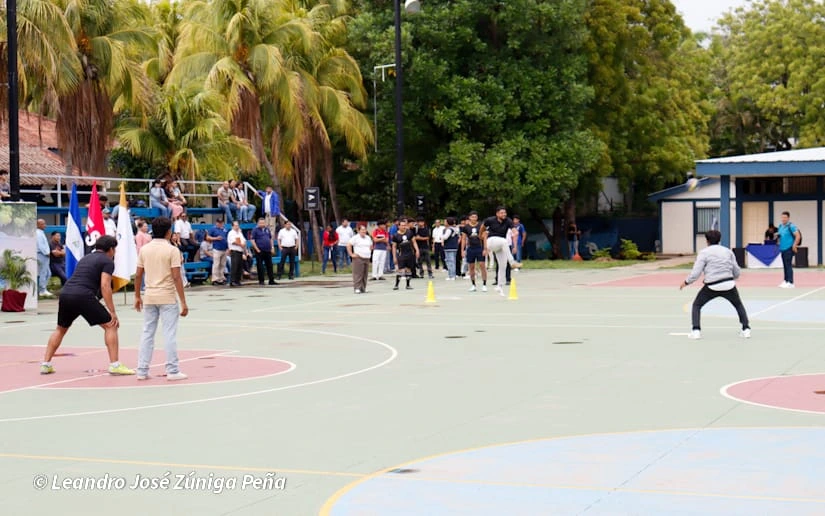 KICKBALL4