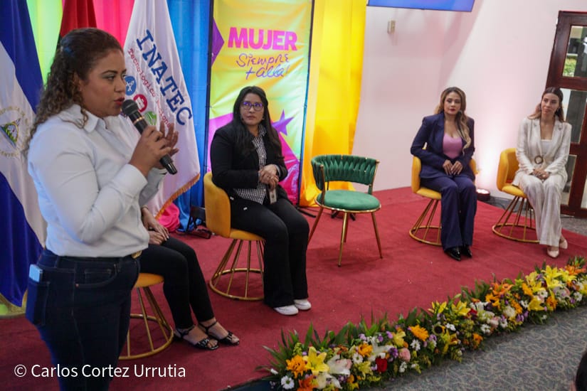 Panel-Mujeres-12