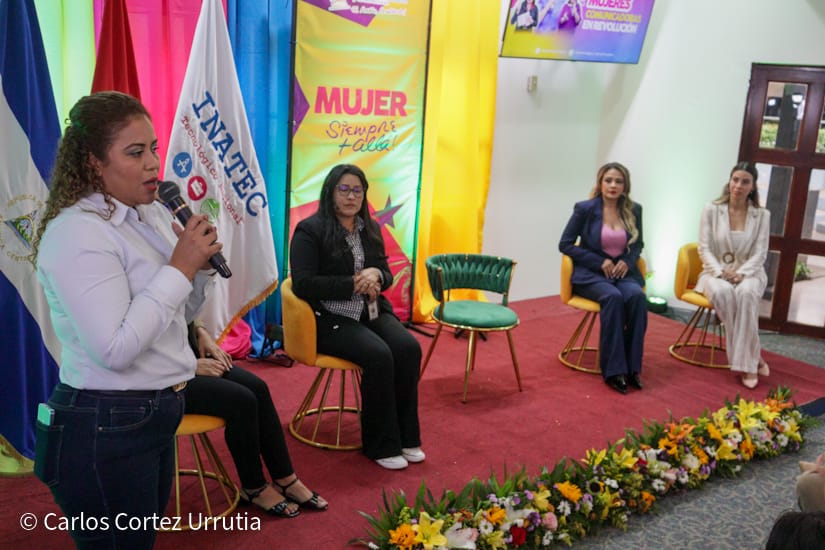 Panel-Mujeres-13