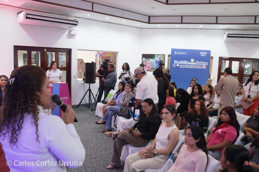Panel-Mujeres-15