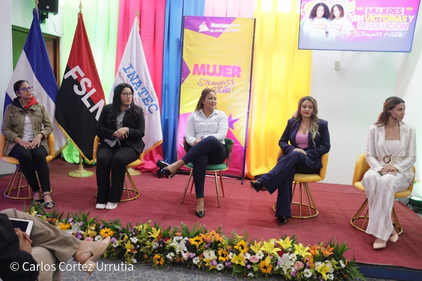 Panel-Mujeres-18