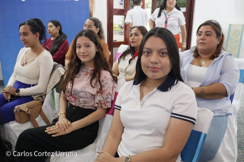 Panel-Mujeres-20