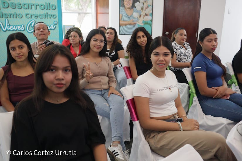 Panel-Mujeres-21