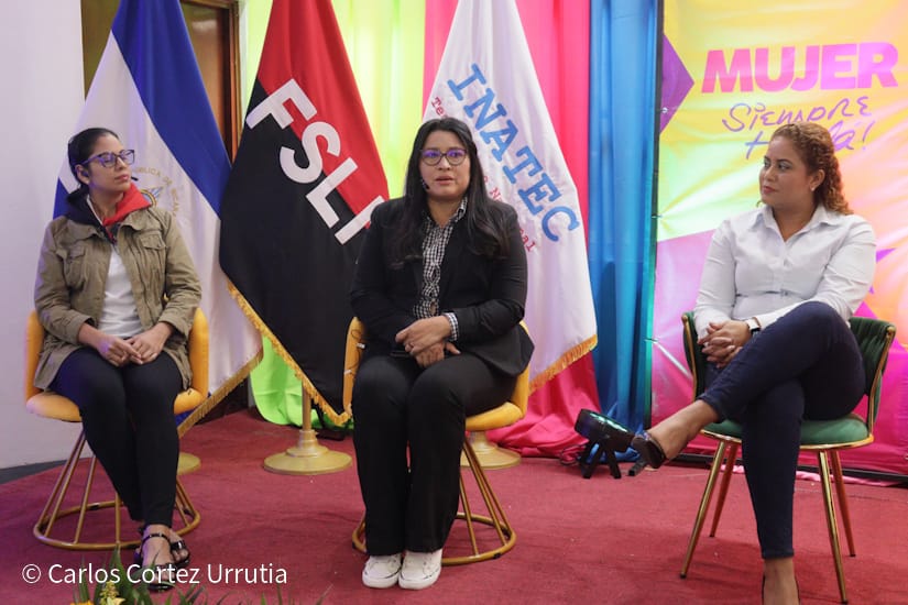 Panel-Mujeres-23