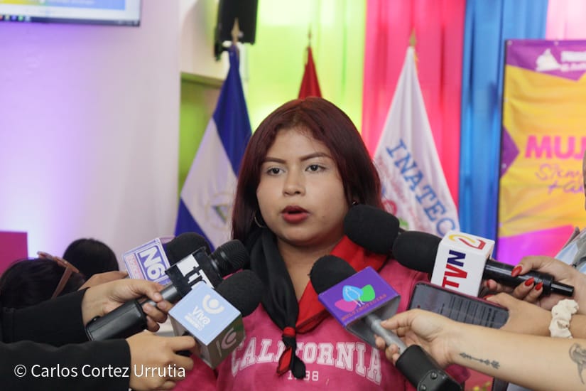 Panel-Mujeres-3
