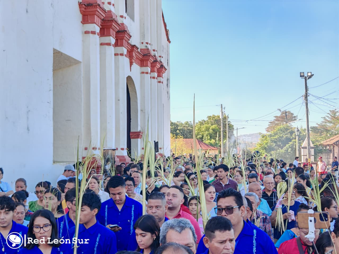 LE&Oacute;N--(15)