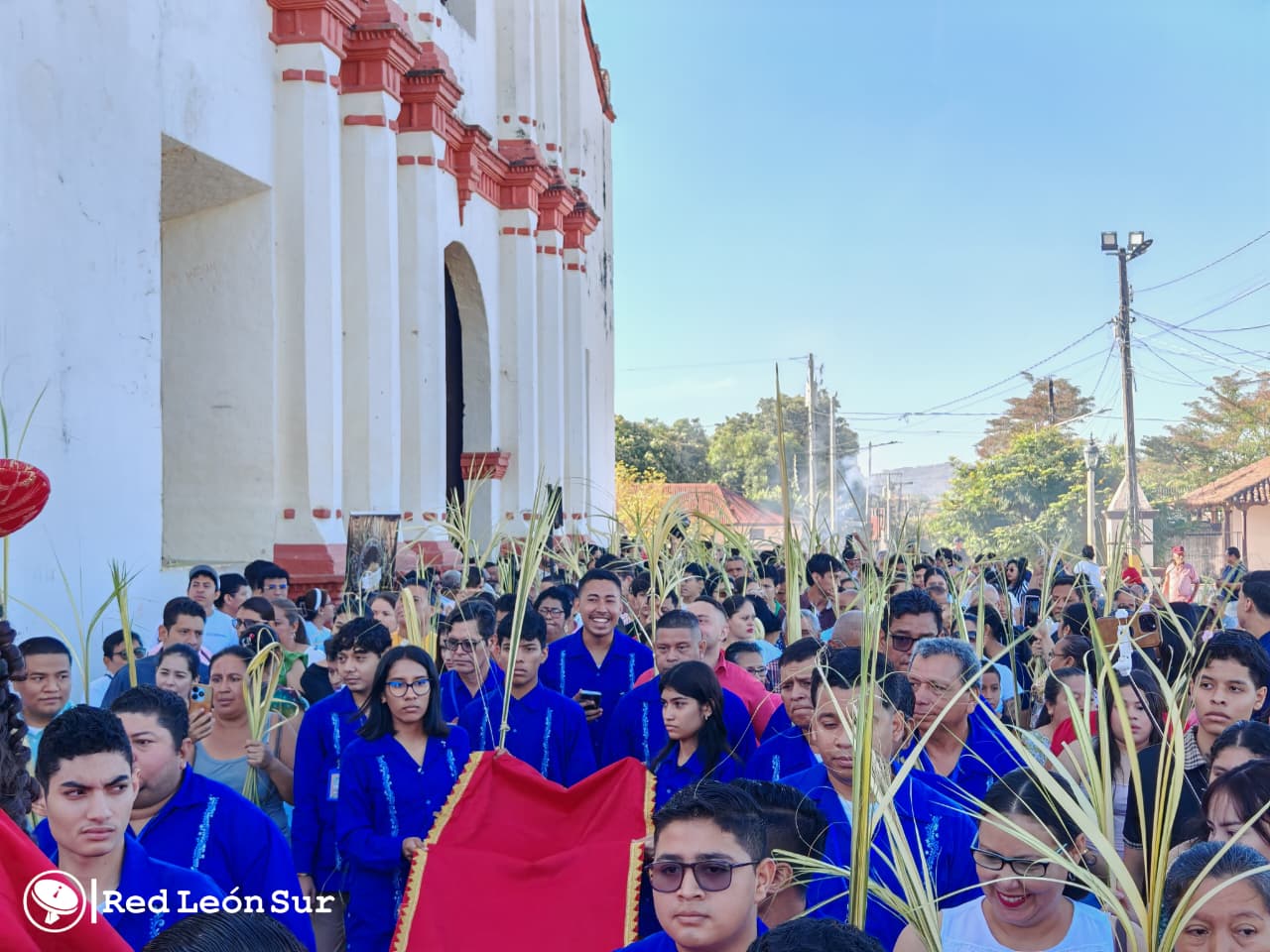 LE&Oacute;N--(17)