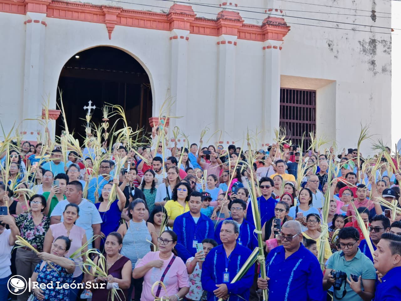 LE&Oacute;N--(7)