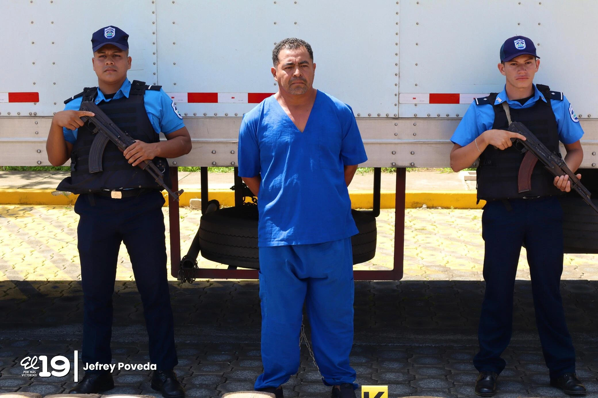 POLICIA14