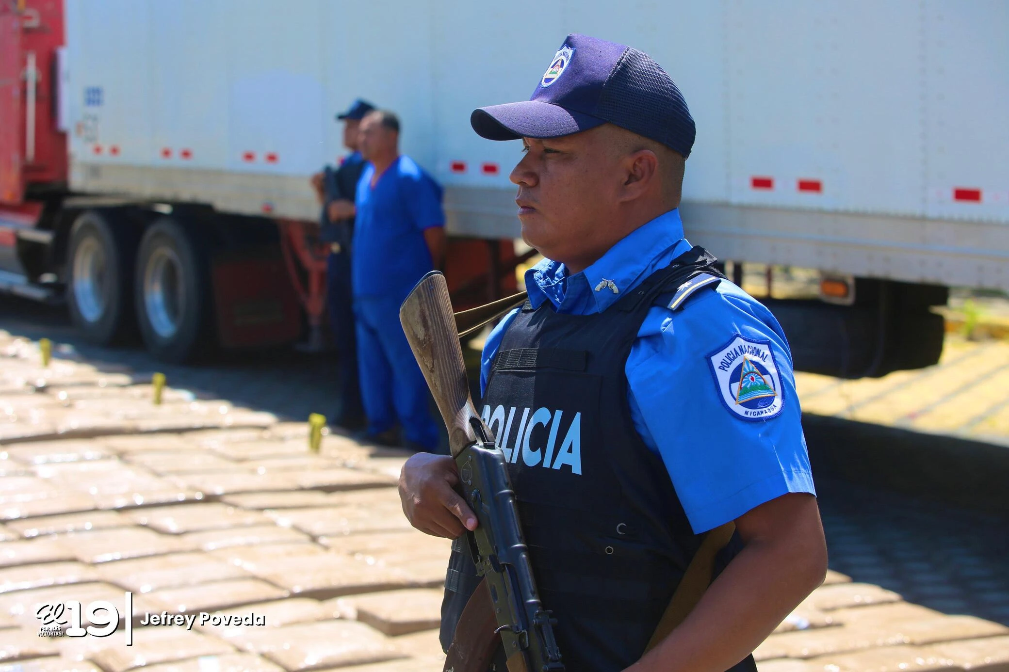 POLICIA15
