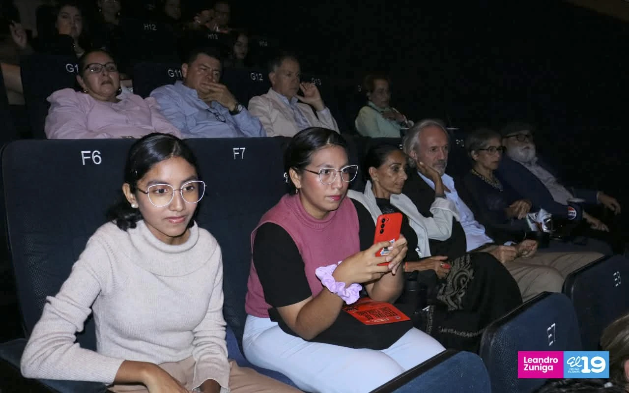 CINE-(16)