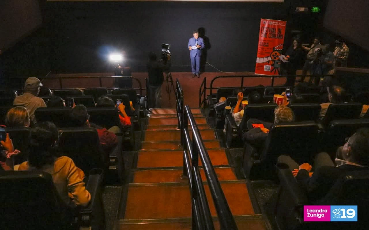 CINE-(19)