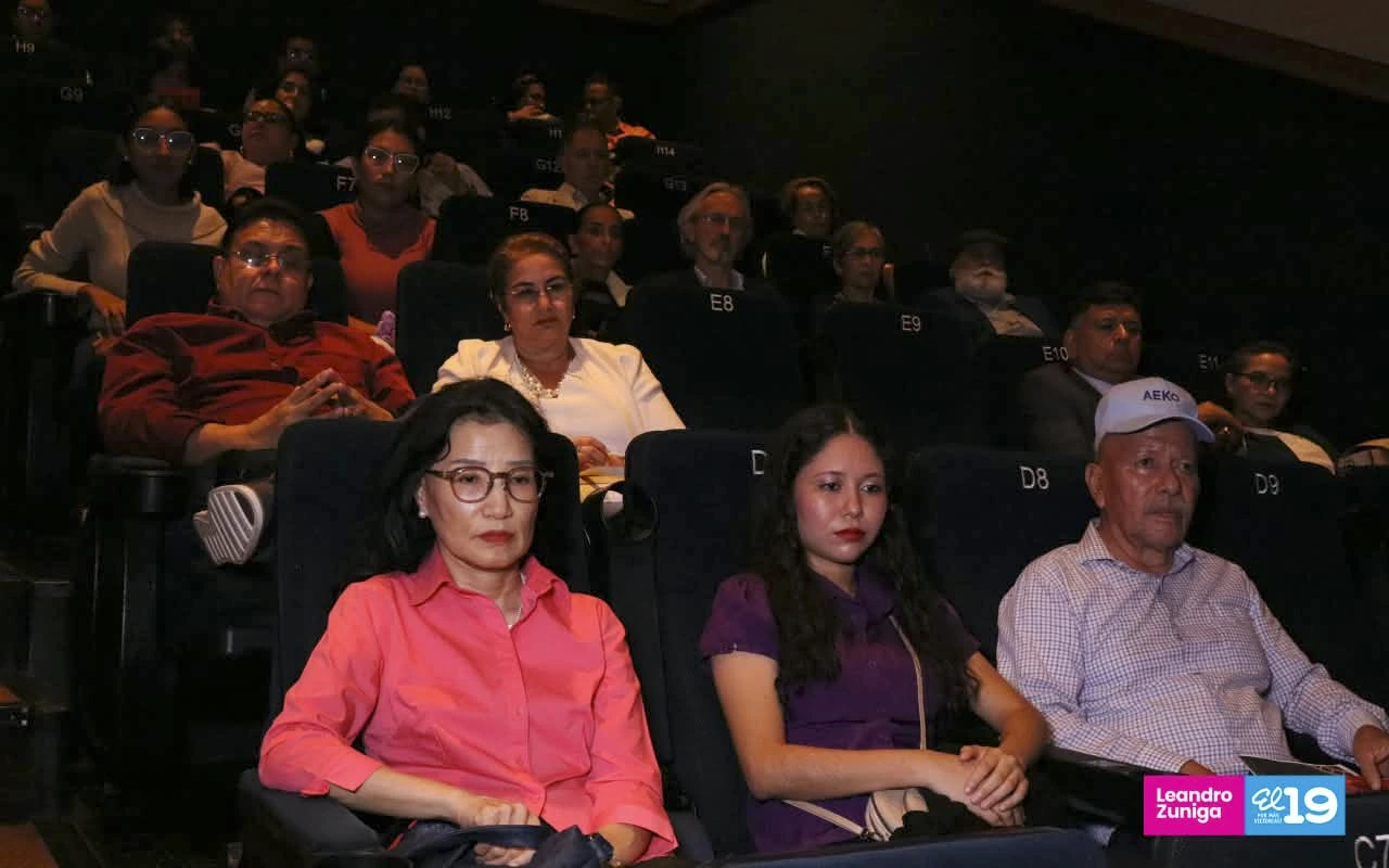 CINE-(9)