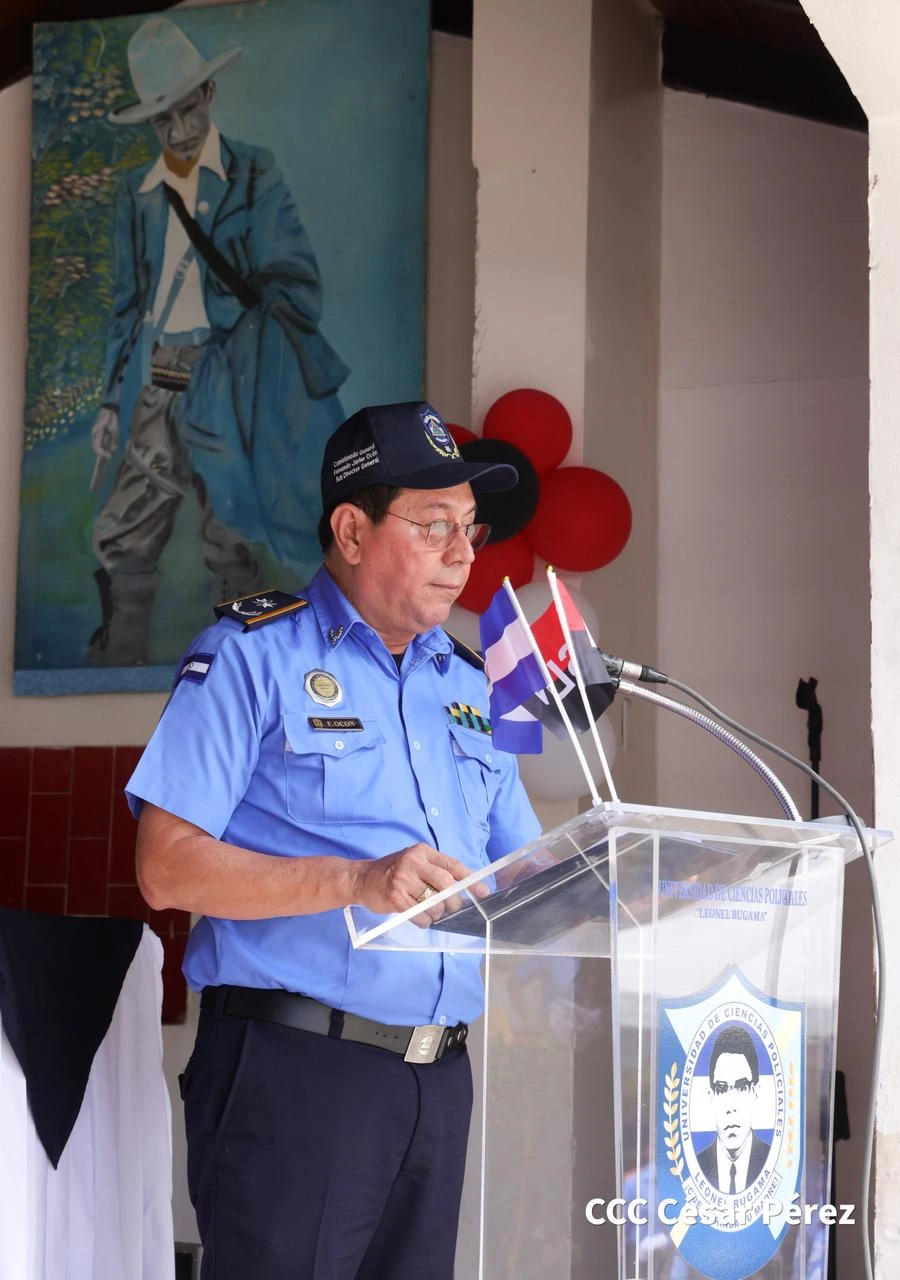 POLICIA25
