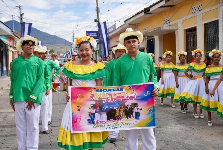 TRAJES12