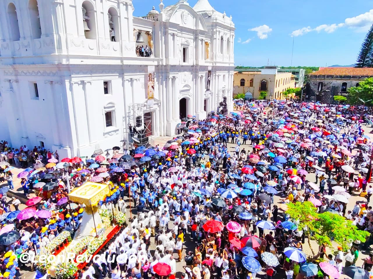 PROCESION11