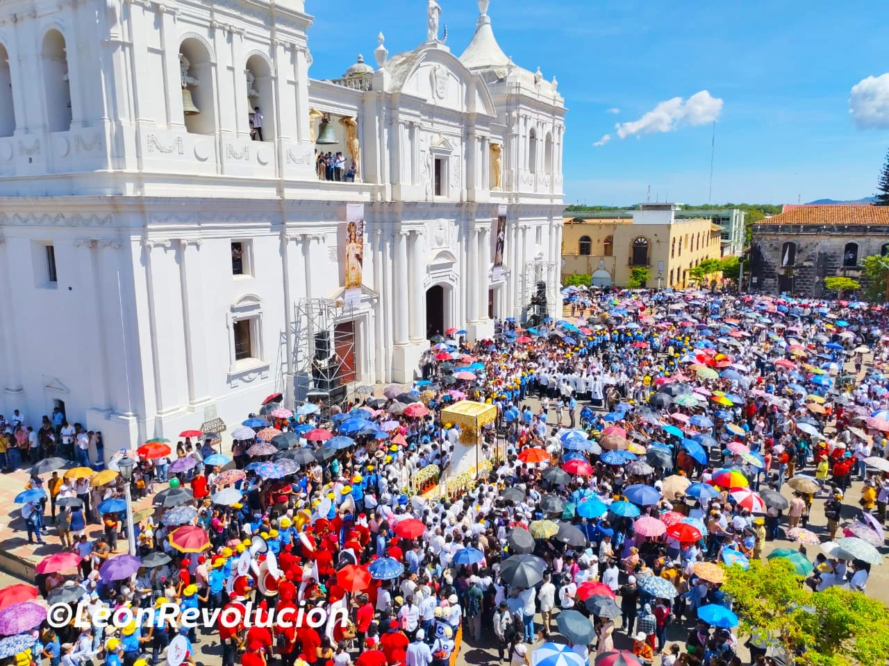 PROCESION2