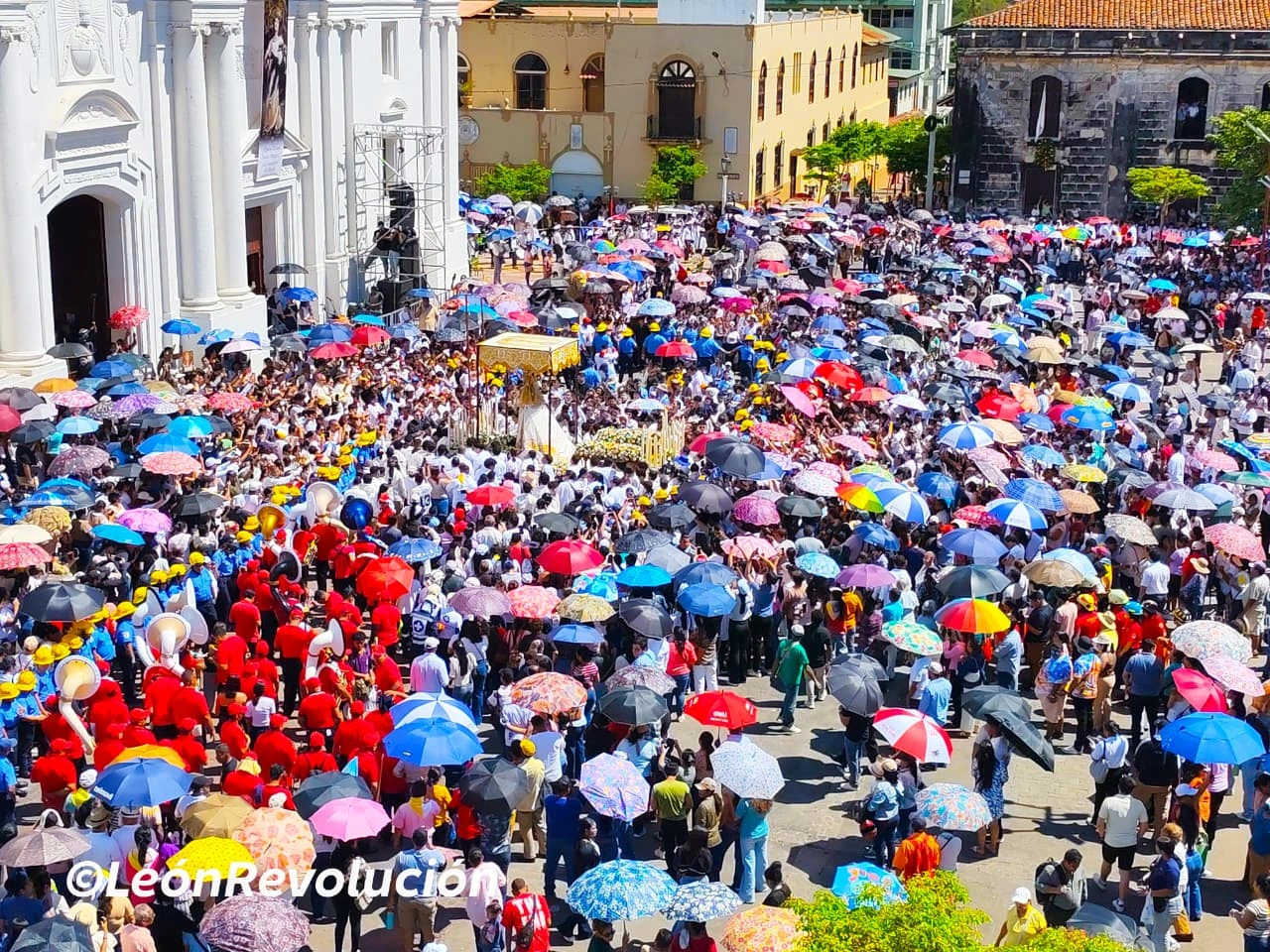 PROCESION3
