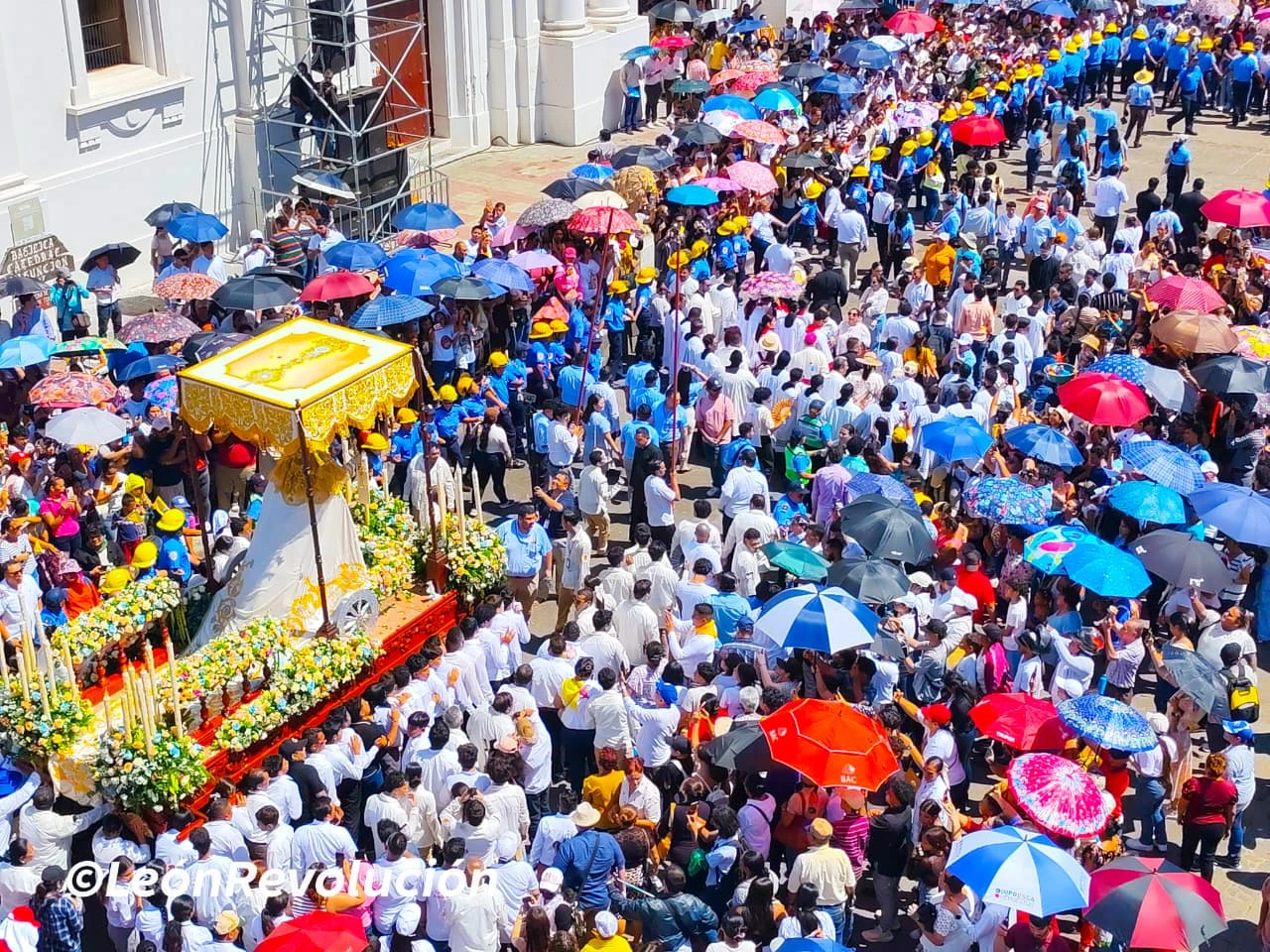 PROCESION4