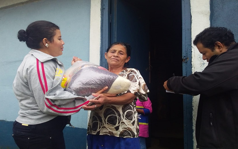 Familias de Zonas Rurales reciben Paquetes Solidarios